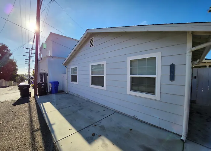 Huge Stand Alone Guest House In Heart Of La Jolla